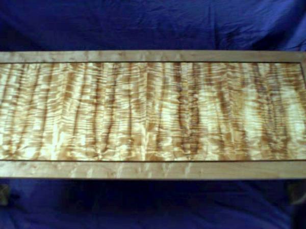 curly low rise table