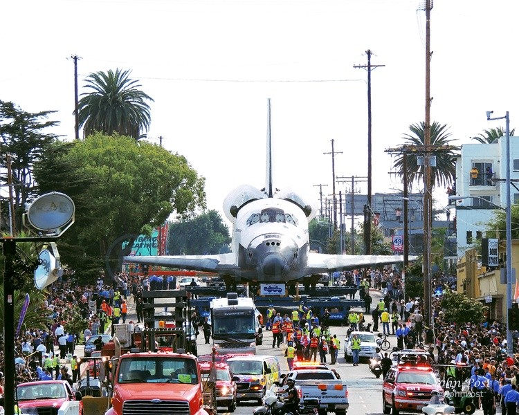 Space Shuttle Endeavour on Crenshaw Boulevard Sept2012 ©JohnPost