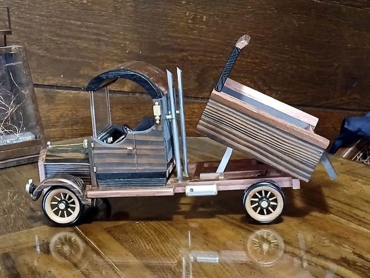 2025 RQ's Dump Truck