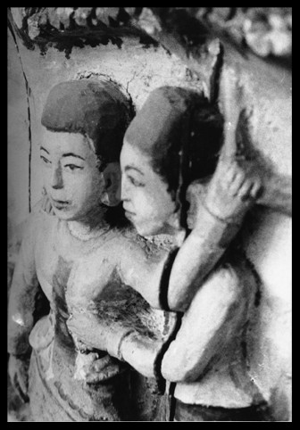 Statue Couple