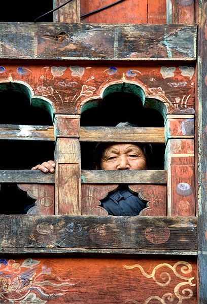Woman At The Window, Paro