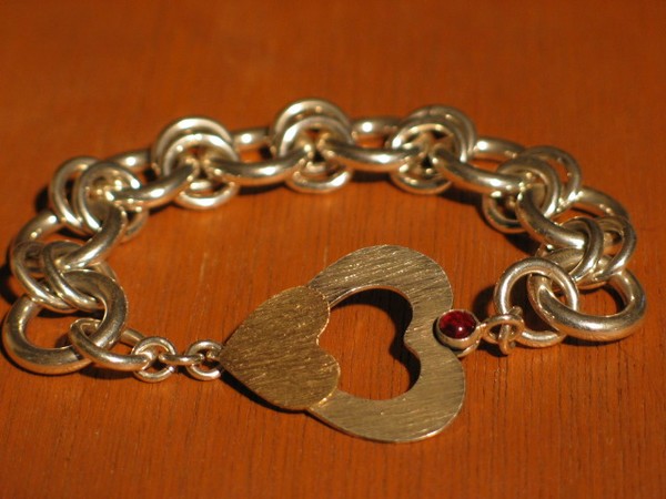 Sterling & 14kt gold hart clasp bracelet w\ garnet