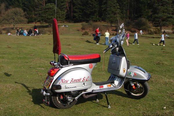 Vespa P200