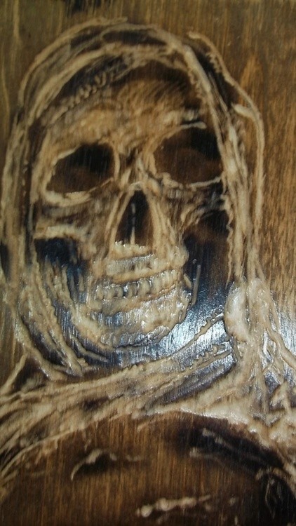 Scorched pine skull (1)