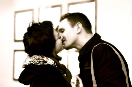 kissing in the mall