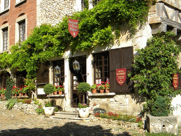 the medieval restaurant