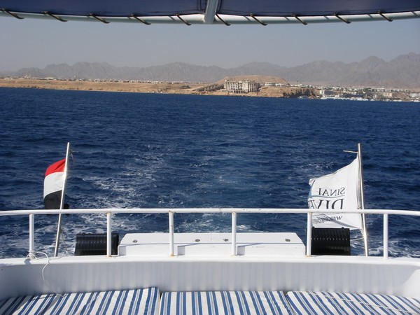 Dive boat