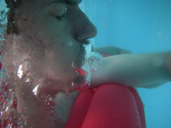Face Underwater