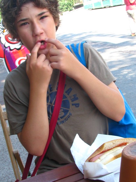HOTDOGS IN THE CITY..DAY AFTER PINK PERFORMED
