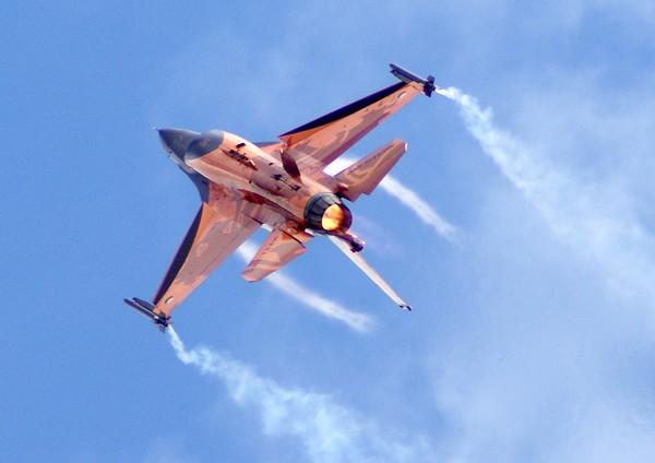 F-16 Durch air force display team RIAT 2010