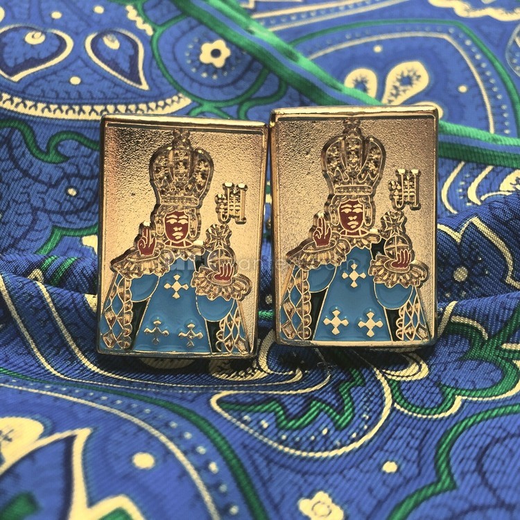 The cufflinks with The baby Jesus of Prague