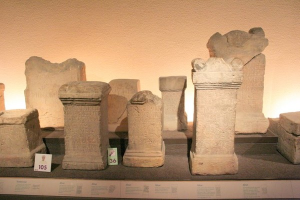 ROMAN ARTIFACTS BATH ENGLAND