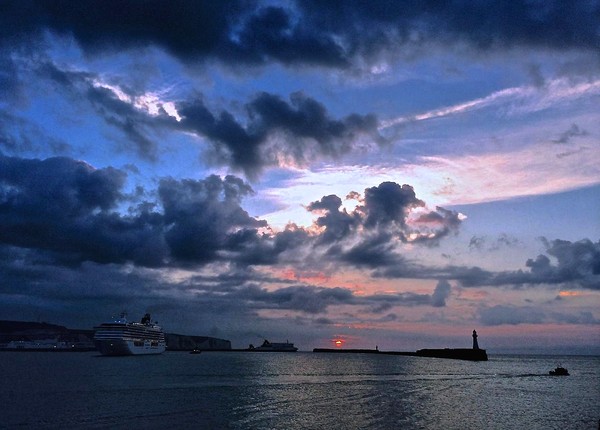 Dawn in the harbour