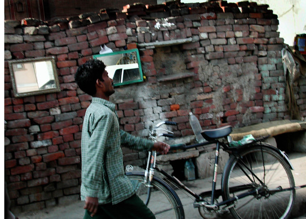 past the barber's wall, Delhi