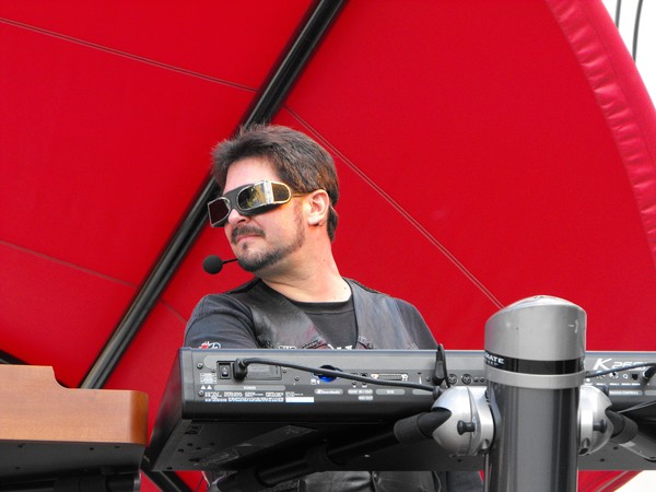 Key Board Player