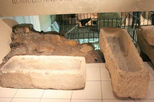 ROMAN ARTIFACTS BATH ENGLAND #1