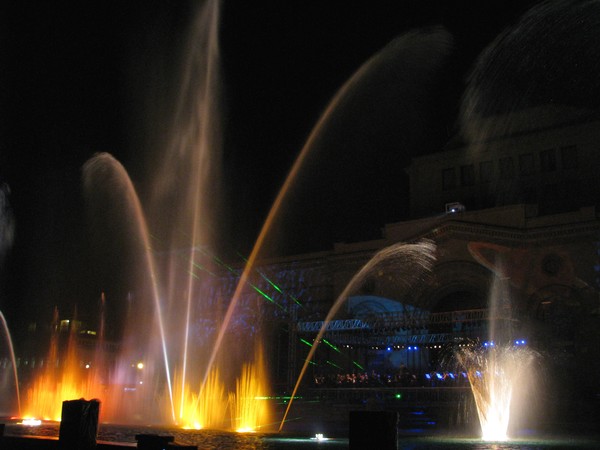 Opening of Yerevan Republic Sq. singing fountains