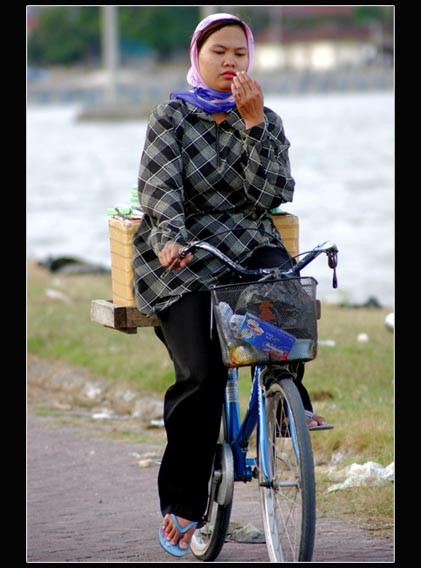 Her Family Hero -a tale of a woman food seller-