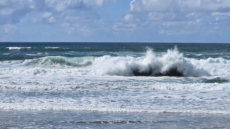 waves-crashing on rocks