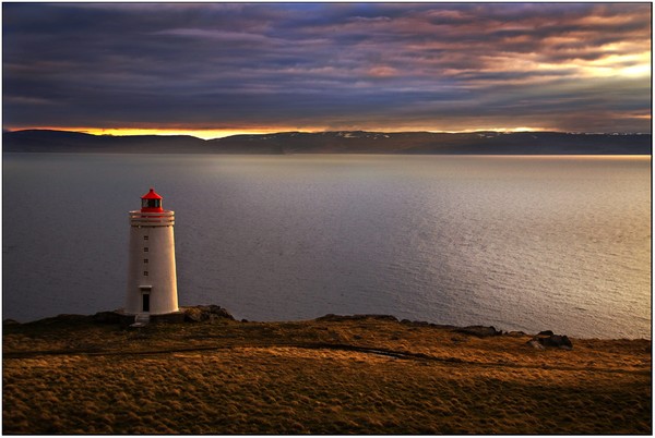 tHE lIGHTHOUSE