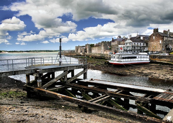 THE FLOATING RESTAURANT  (HDR VERSION)