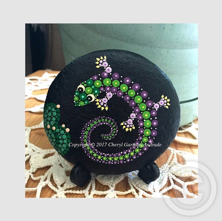 Green & Purple Lizard Dot Art River Stone