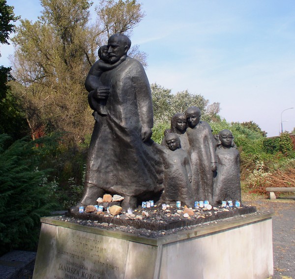 Janusz Korczak: He Stayed With His Children