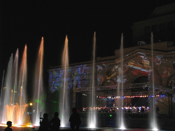 Opening of Yerevan Republic Sq. singing fountains