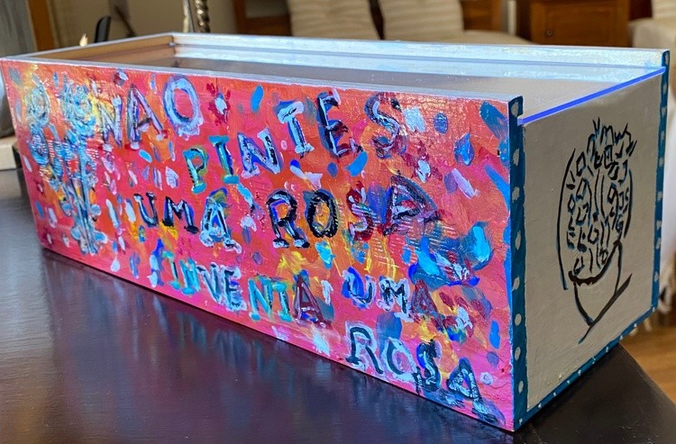 Não pintes uma rosa. Inventa uma rosa 