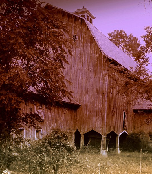 Hudson River Barn