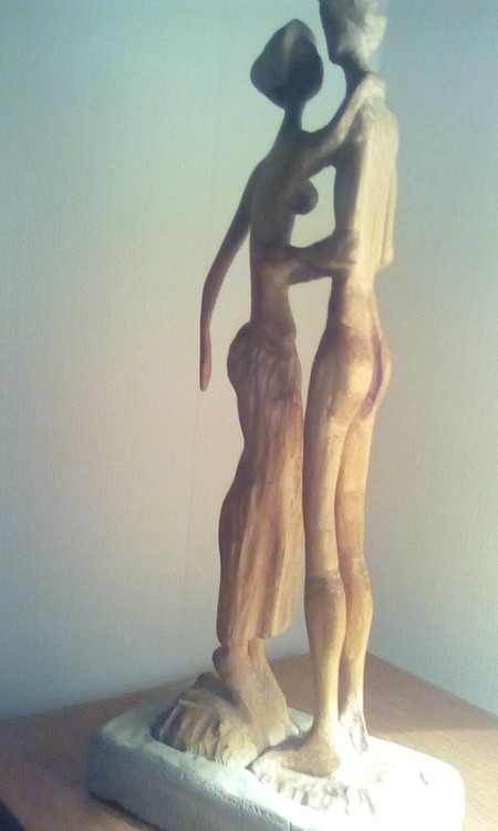 love-sculpture-wood