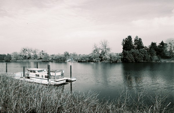 houseboat