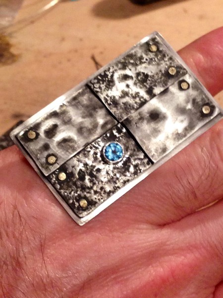 Reticulated sterling silver ring w 4mm blue topaz 