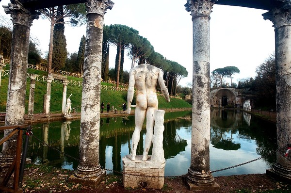 Canepo, Villa Adriana