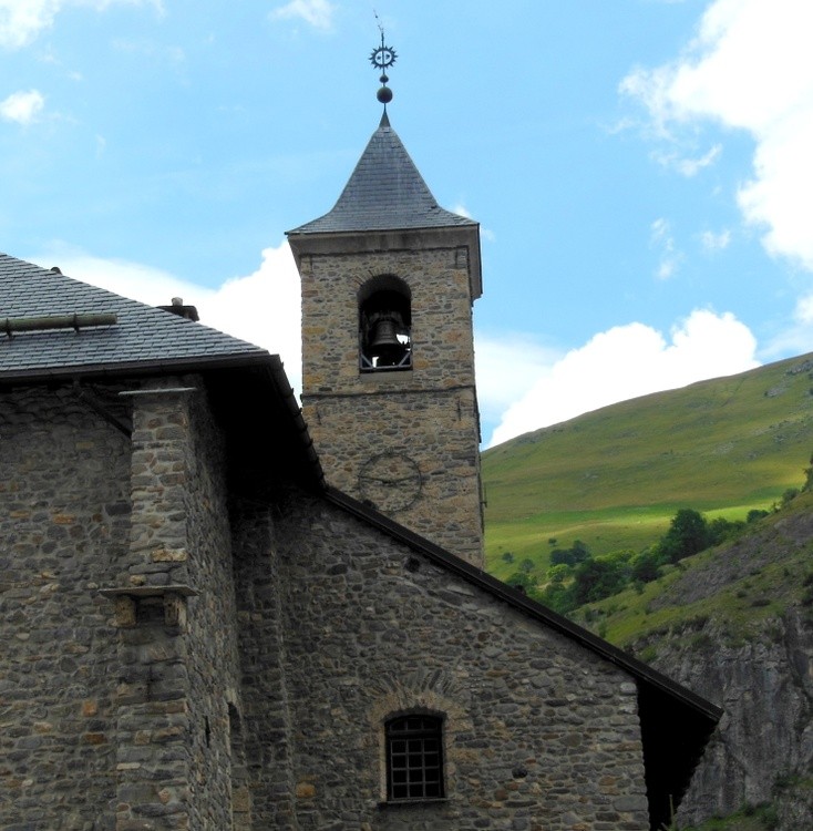 LITTLE CHAPEL IN THE FRENCH ALPS