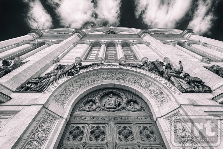 Monumental