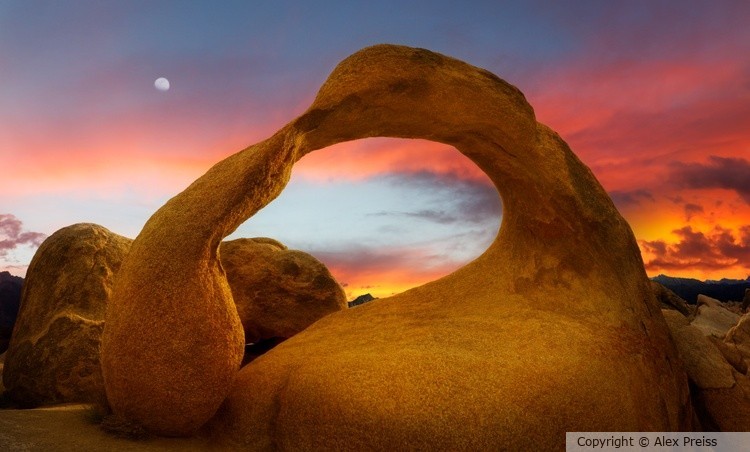 Mobius Arch in the Alabama Hills 