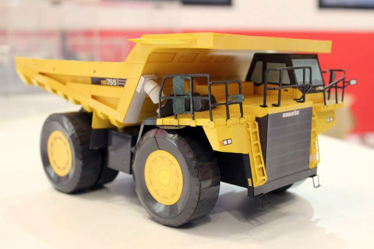 Paper Model of HD785 Komatsu Dump Truck