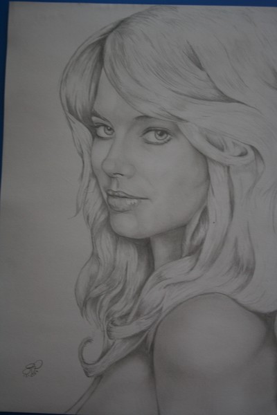 Margot Robbie (Donna off neighbours)