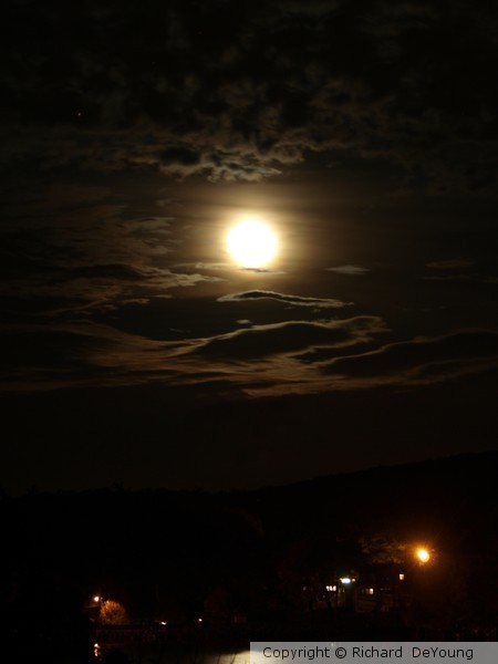 DREAMY MOON