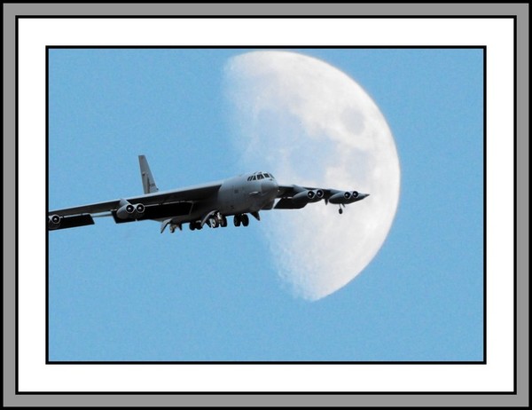 B52 Blue Sky And Moon
