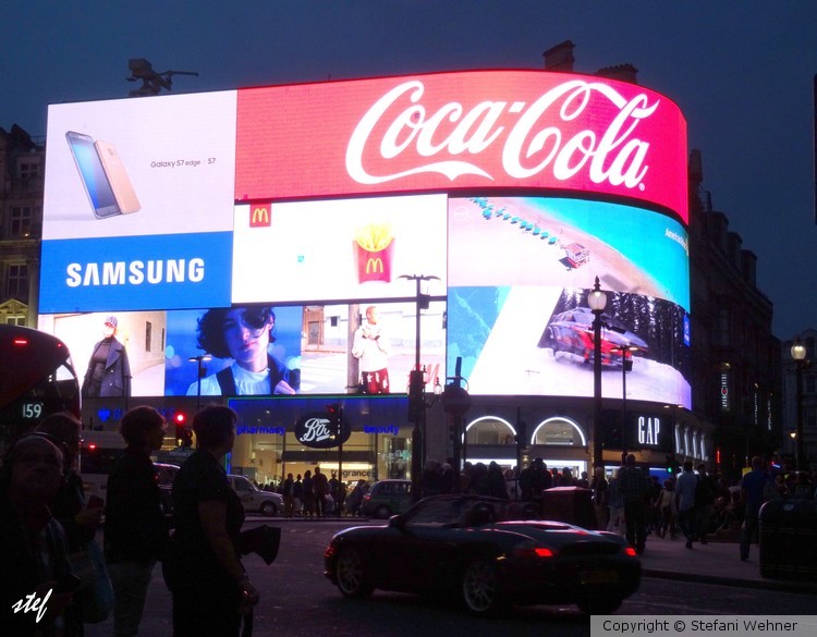 Picadilly by night