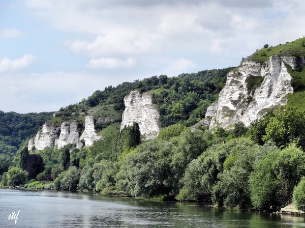 Seine Valley and its white cliffs