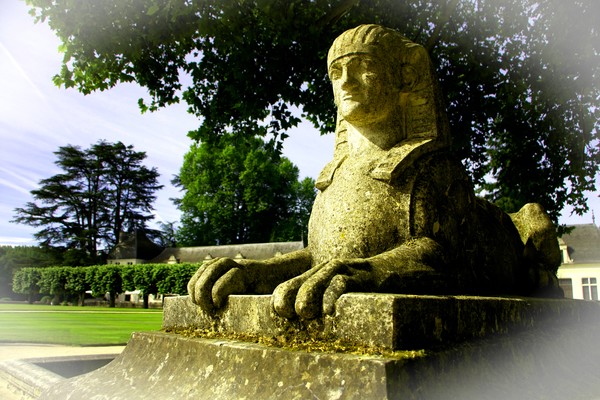 Guardian at Chenonceaux
