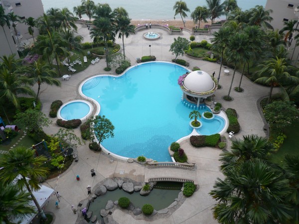 Swimming pool & Beach
