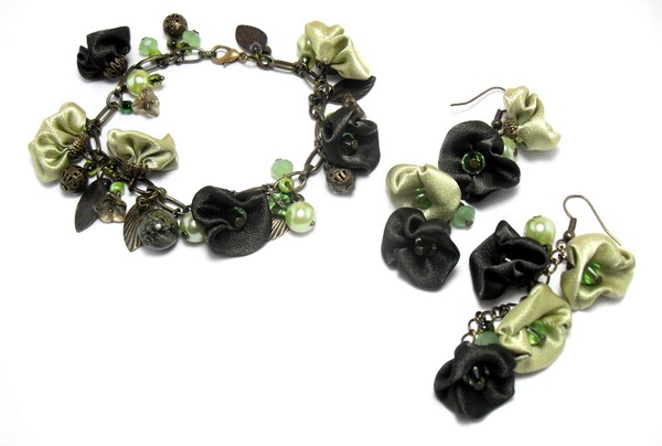 Bracelet and earrings