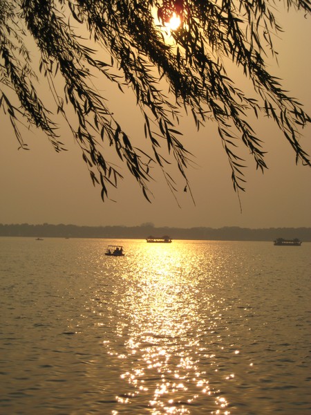 Boating on the Peach Lake