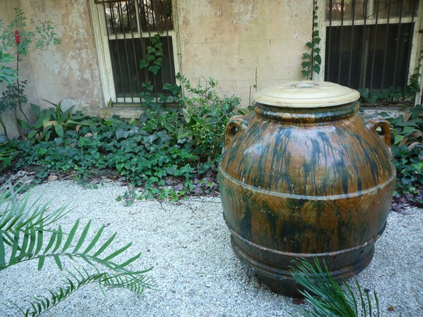 Urn & Ivy