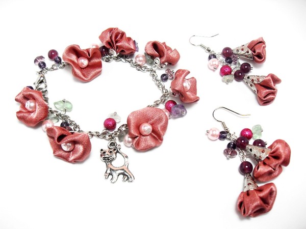 Bracelet and earrings