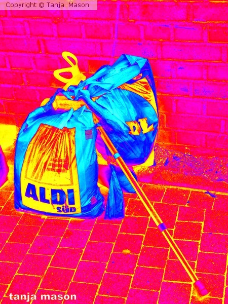 Shopping with handicap - red